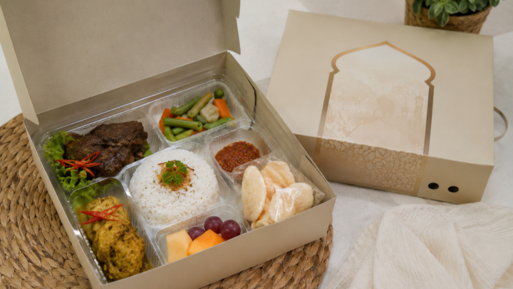 kemasan paket aqiqah nasi box premium yang elegan