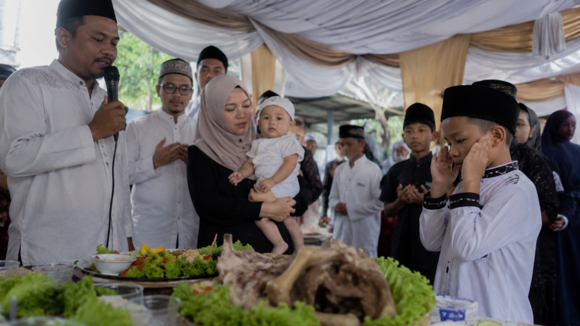 hukum fikih melaksanakan aqiqah sekaligus khitan