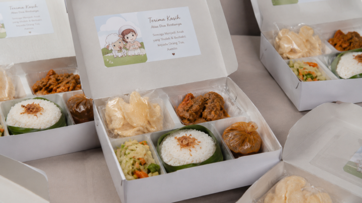 paket aqiqah nasi box dengan menu sate dan gulai