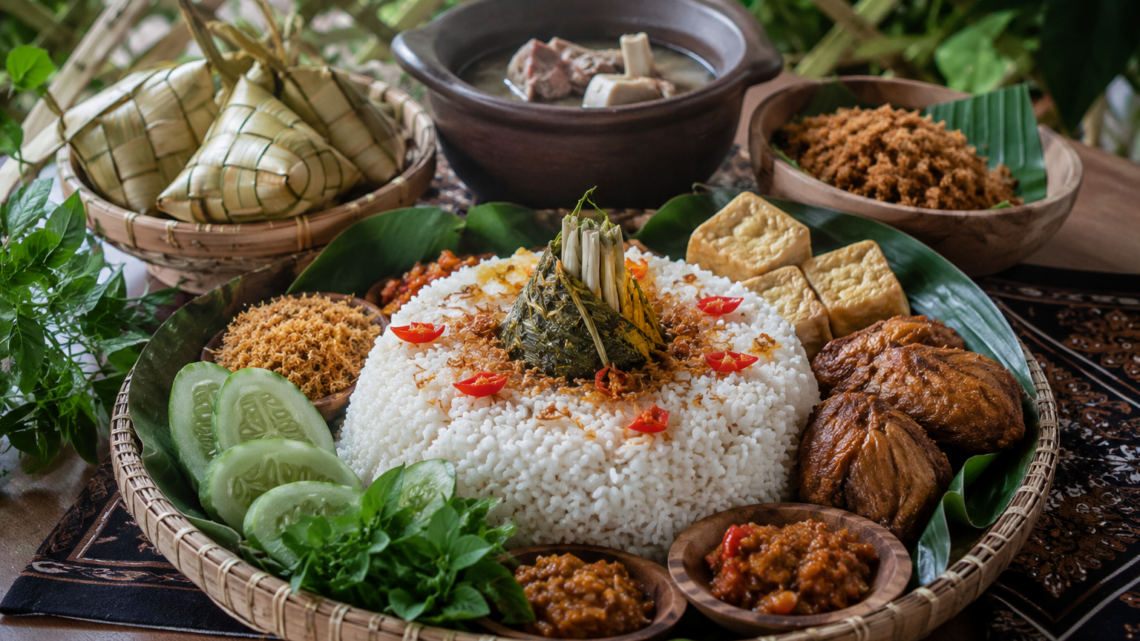 Biaya Aqiqah Anak Laki-Laki 2026 dengan menu nasi liwet dalam paket nasi box.