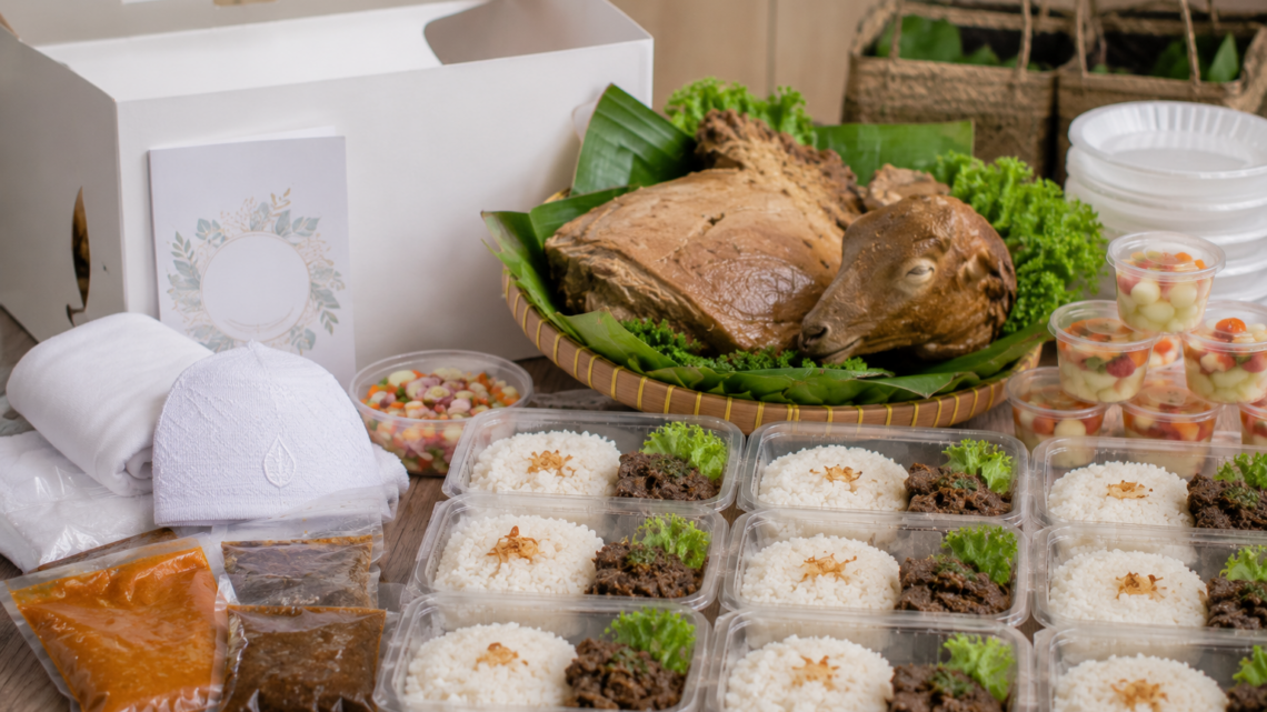 Paket Aqiqah Hemat dengan nasi box, kambing berkualitas, dan layanan lengkap untuk keluarga muda