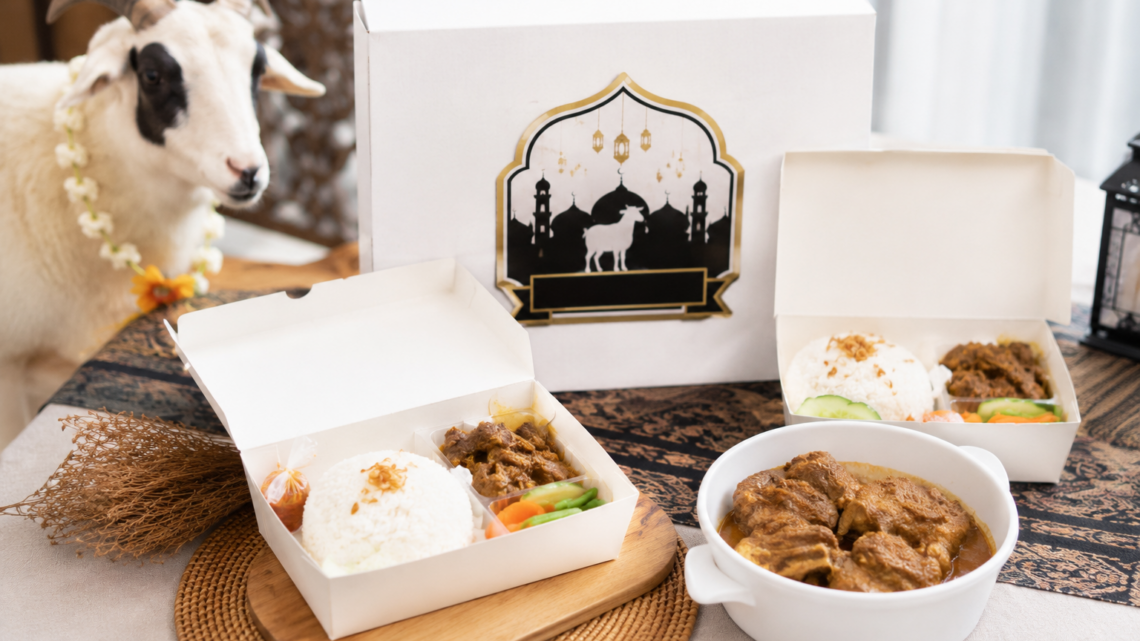Harga Paket Aqiqah Makassar dengan nasi box lengkap, olahan kambing berkualitas, dan proses penyembelihan sesuai syariat Islam