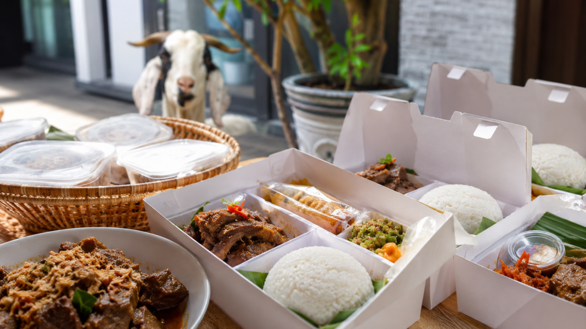 Harga Paket Aqiqah Jakarta Barat dengan nasi box lengkap, olahan kambing berkualitas, dan penyajian higienis untuk acara aqiqah
